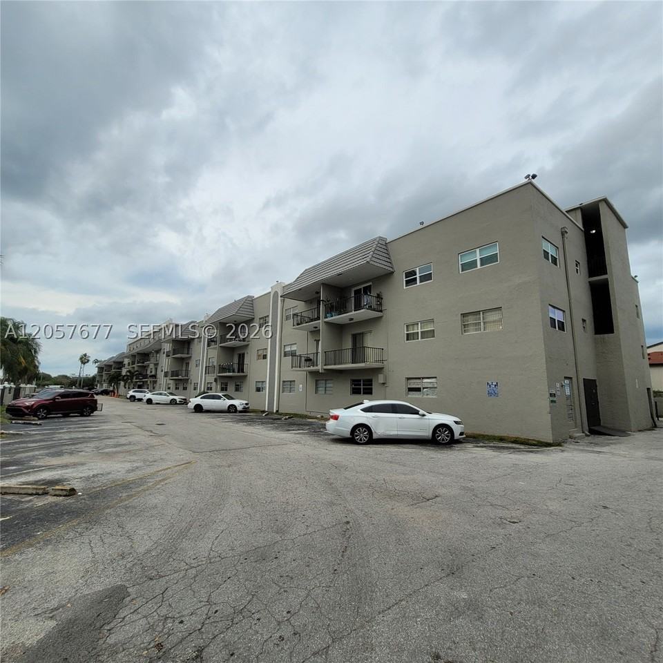 5100 Sw 41st St #319 - Photo 2 of 50