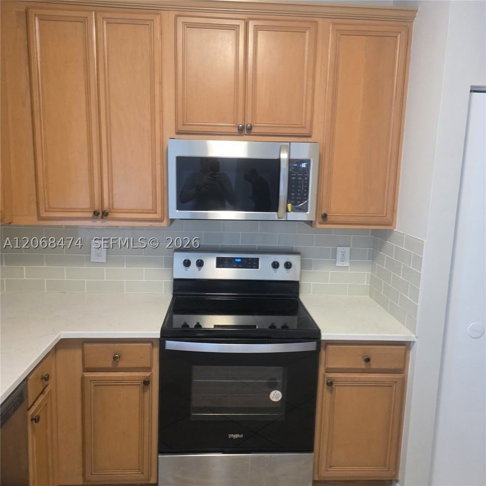 4730 Lago Vista Dr - Photo 3 of 33