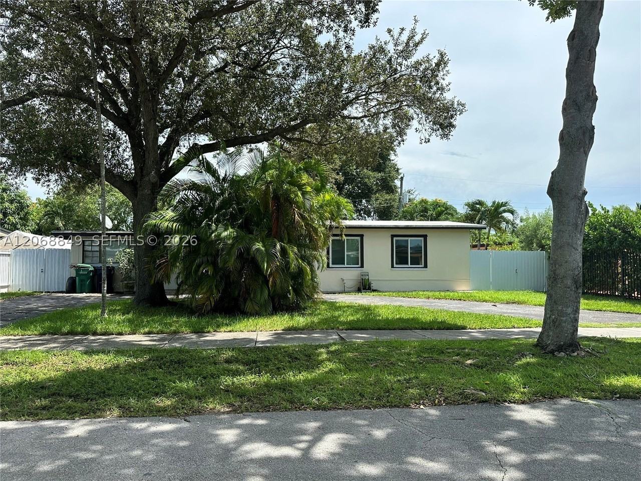 3101 Sw 102nd Pl #0 - Photo 2 of 19