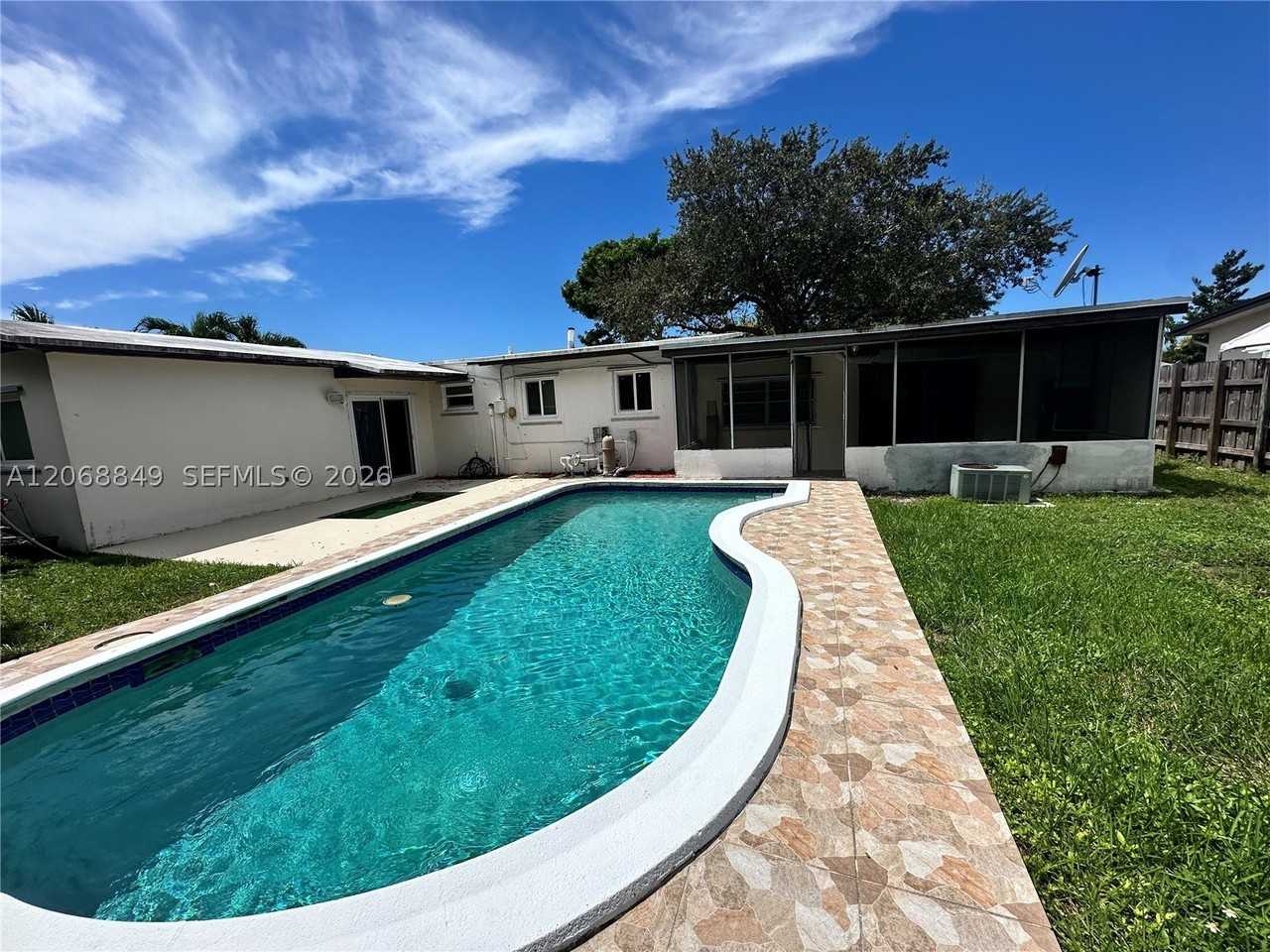3101 Sw 102nd Pl #0 - Photo 4 of 19