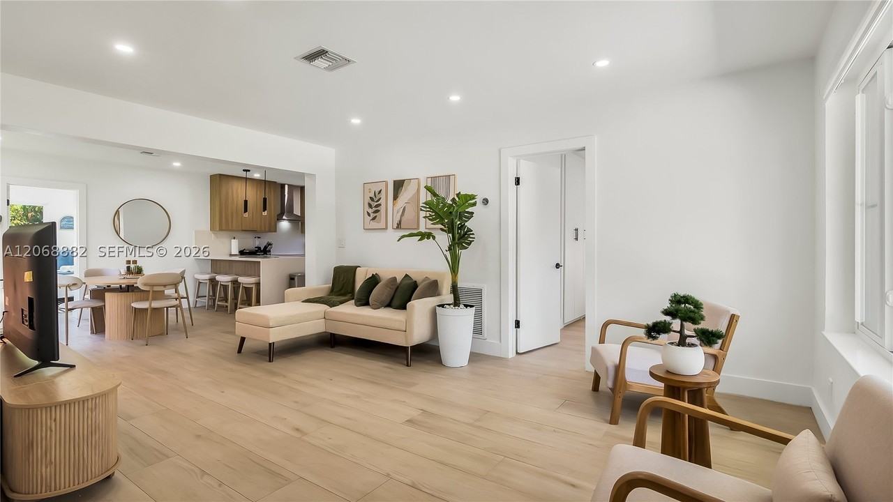 1116 N 31st Ave - Photo 4 of 38