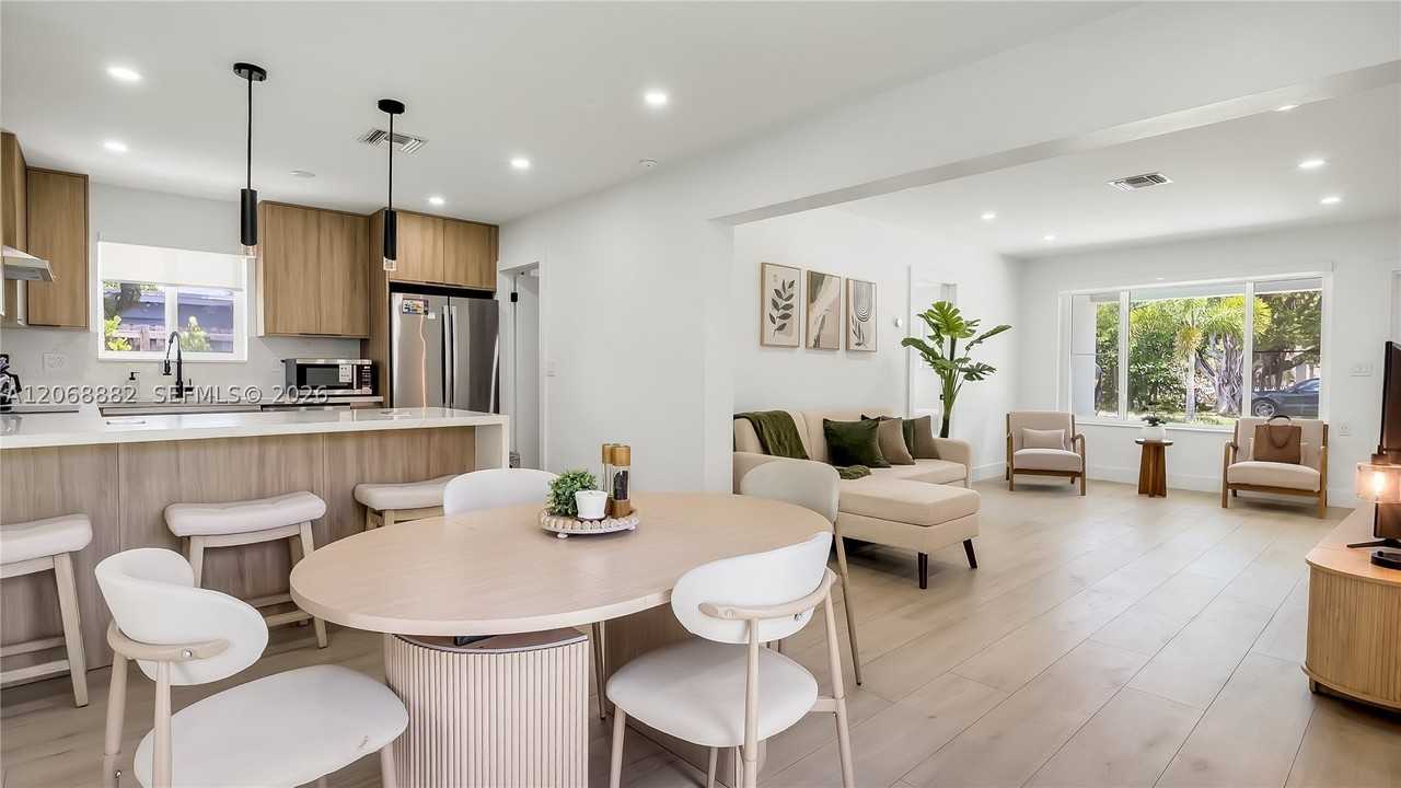 1116 N 31st Ave - Photo 5 of 38