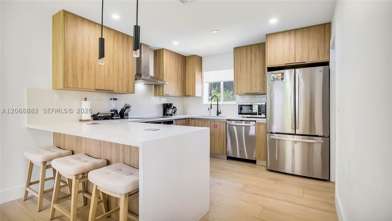 1116 N 31st Ave - Photo 6 of 38