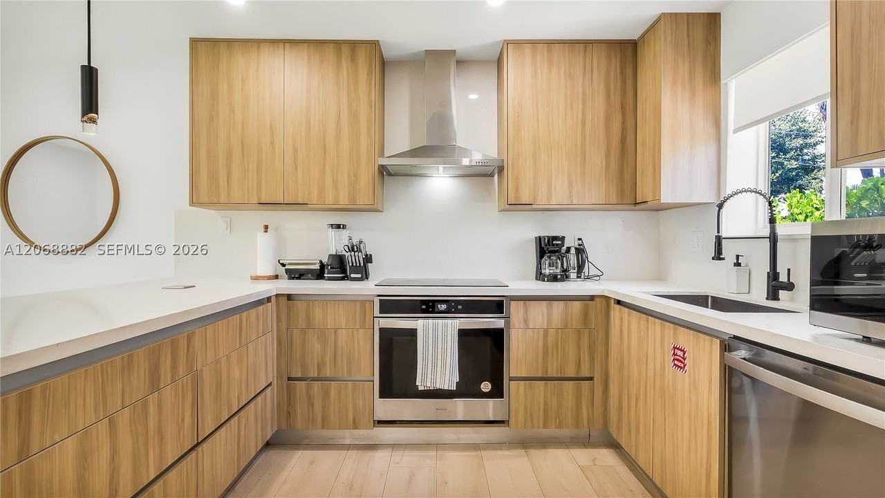 1116 N 31st Ave - Photo 7 of 38