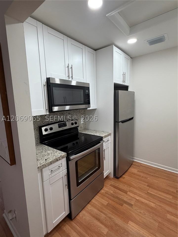750 Sw 133rd Ter #403C - Photo 5 of 14