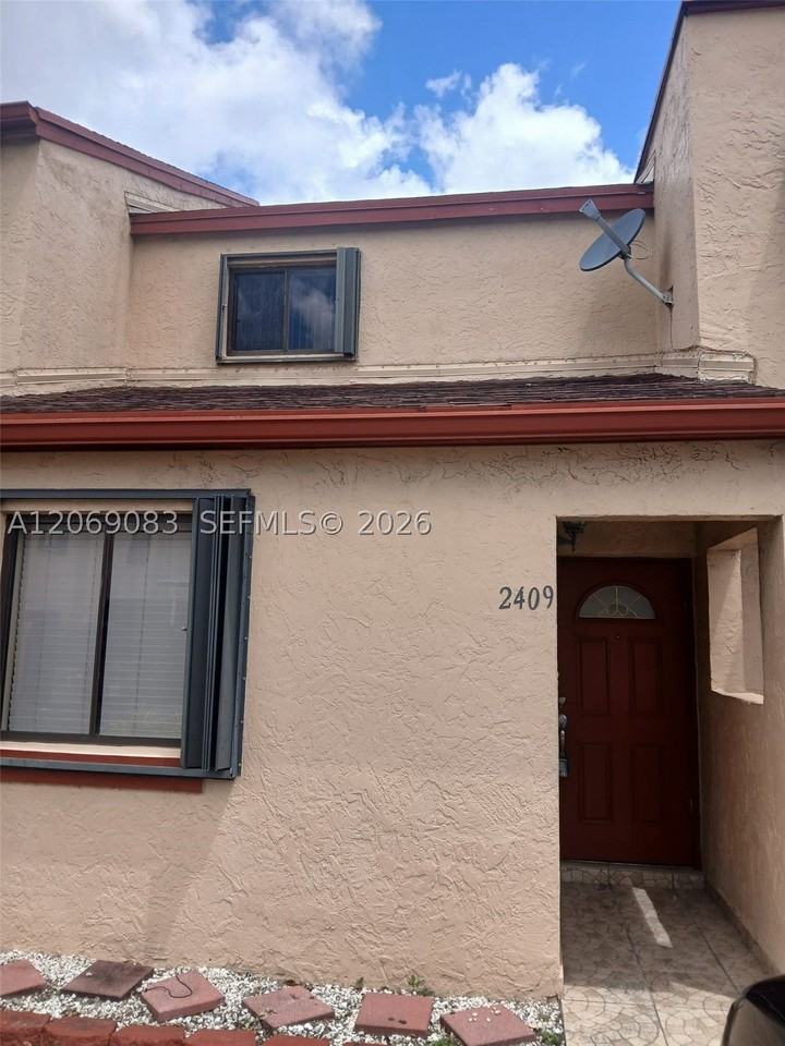 2409 W 52nd Pl #5-2 - Photo 2 of 20