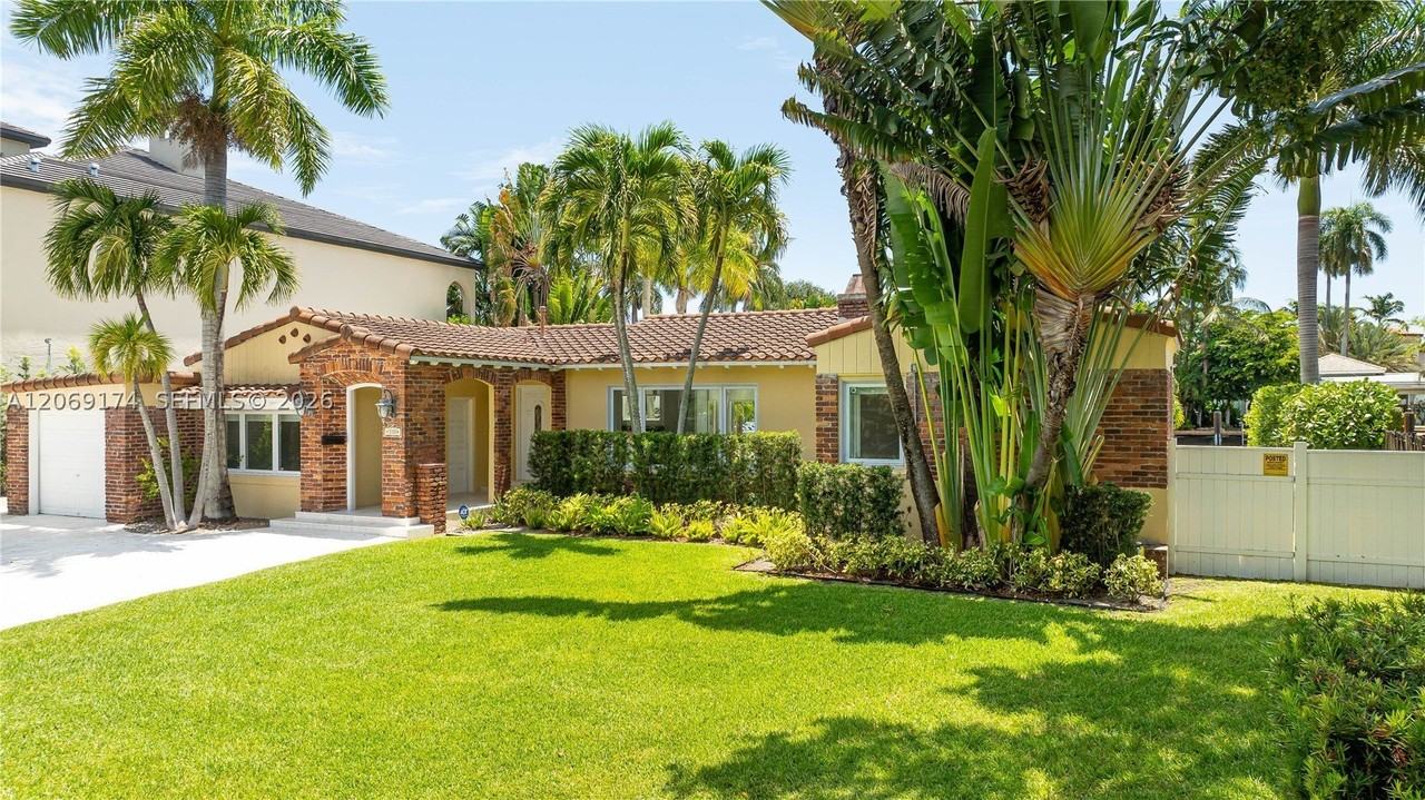 330 Coconut Isle Dr - Photo 3 of 40