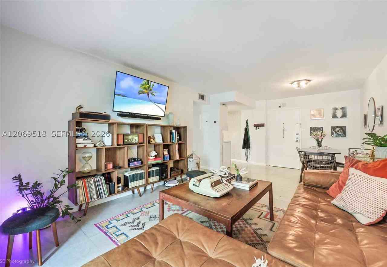 3304 Virginia St #2B - Photo 2 of 9