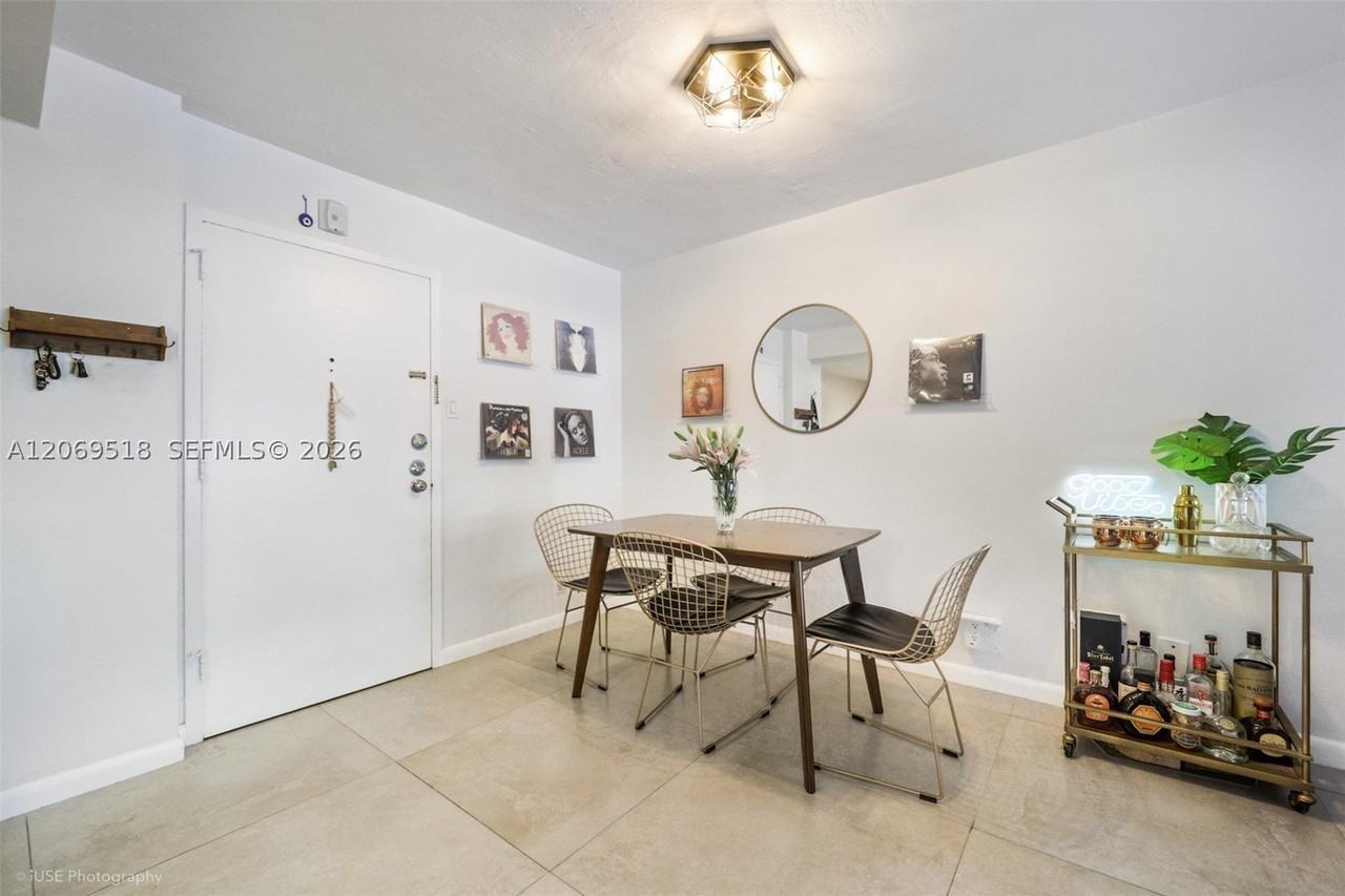 3304 Virginia St #2B - Photo 4 of 9