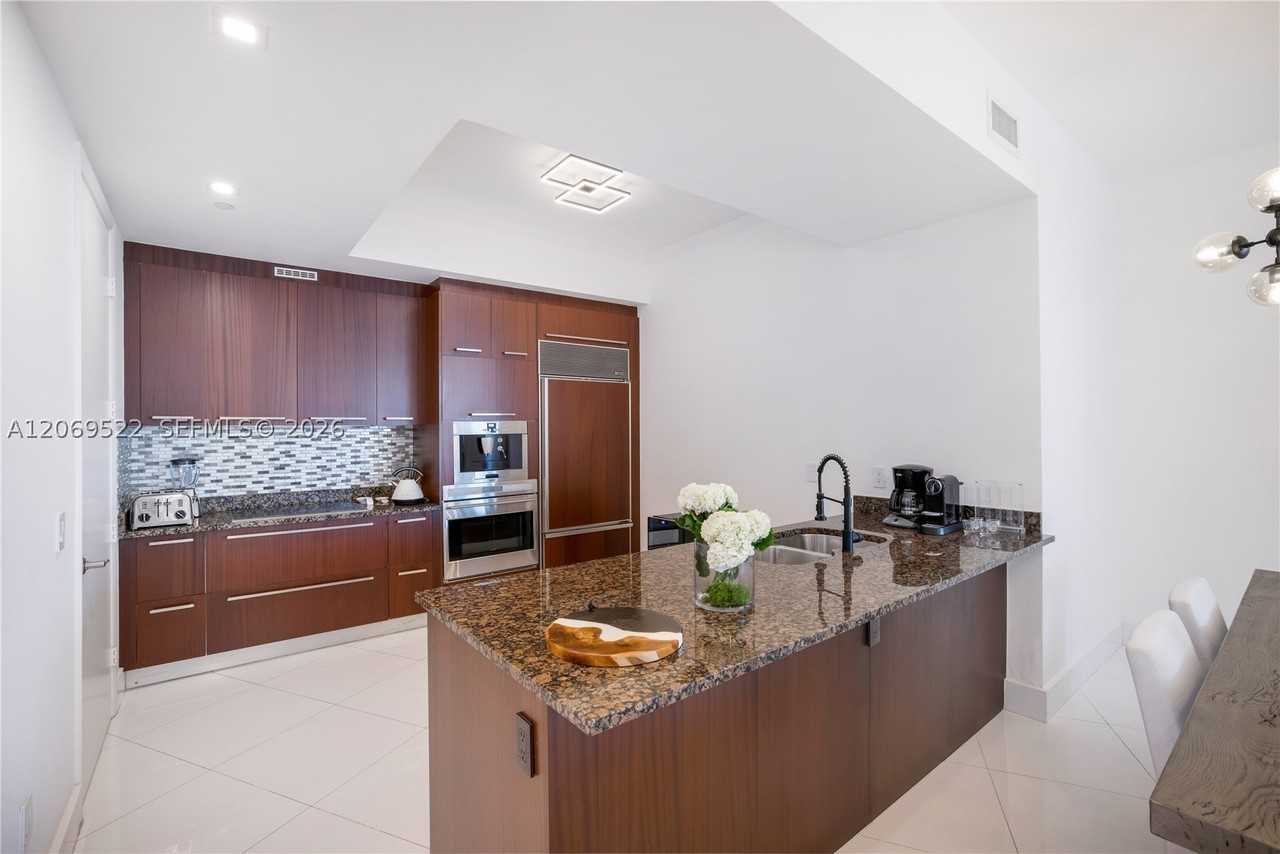 15901 Collins Ave #707 - Photo 7 of 30