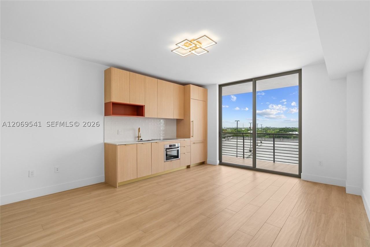 90 NE 32 #621 - Photo 3 of 24
