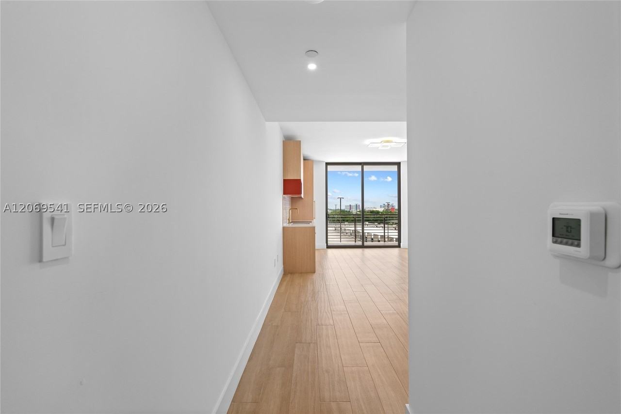 90 NE 32 #621 - Photo 4 of 24