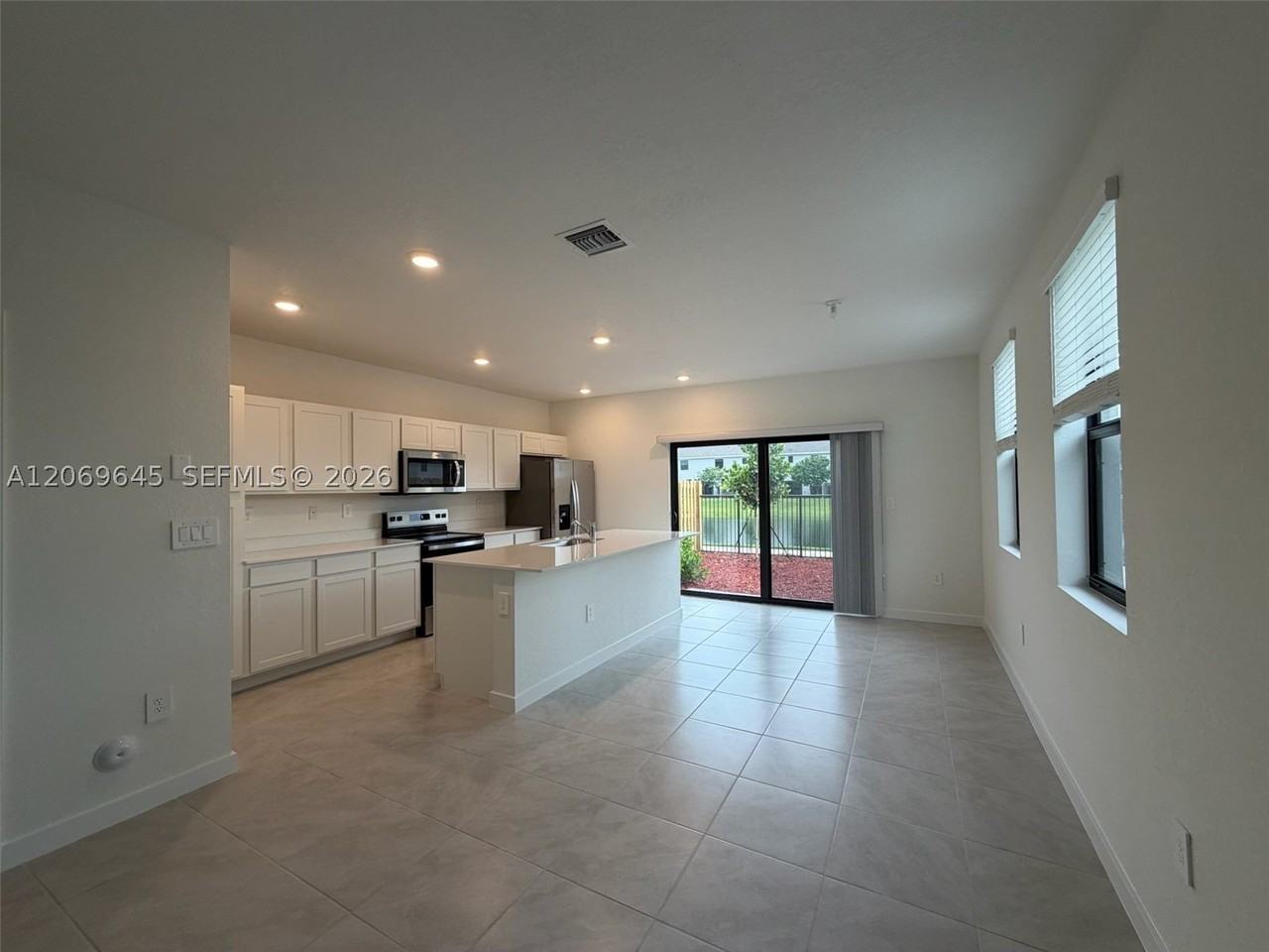 1432 Ne 4th Ave #0 - Photo 4 of 14