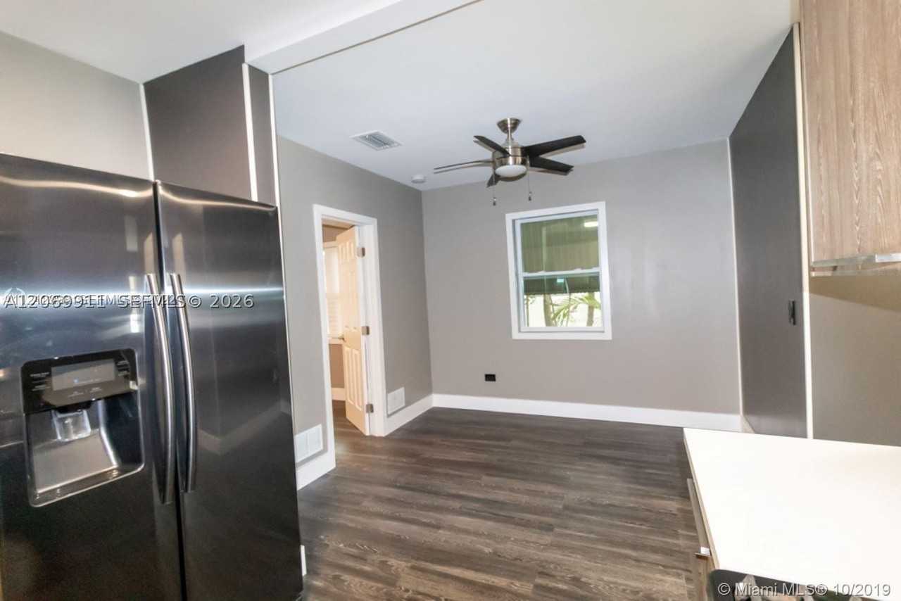733 85th St #B - Photo 5 of 21