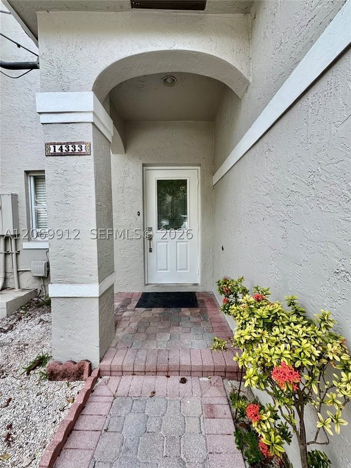 14333 Sw 125th Ct - Photo 2 of 18