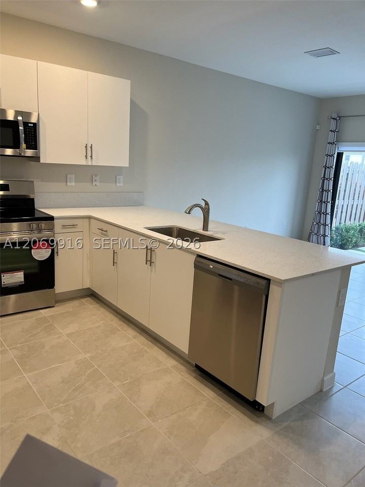 11889 Sw 245th Ter - Photo 5 of 40