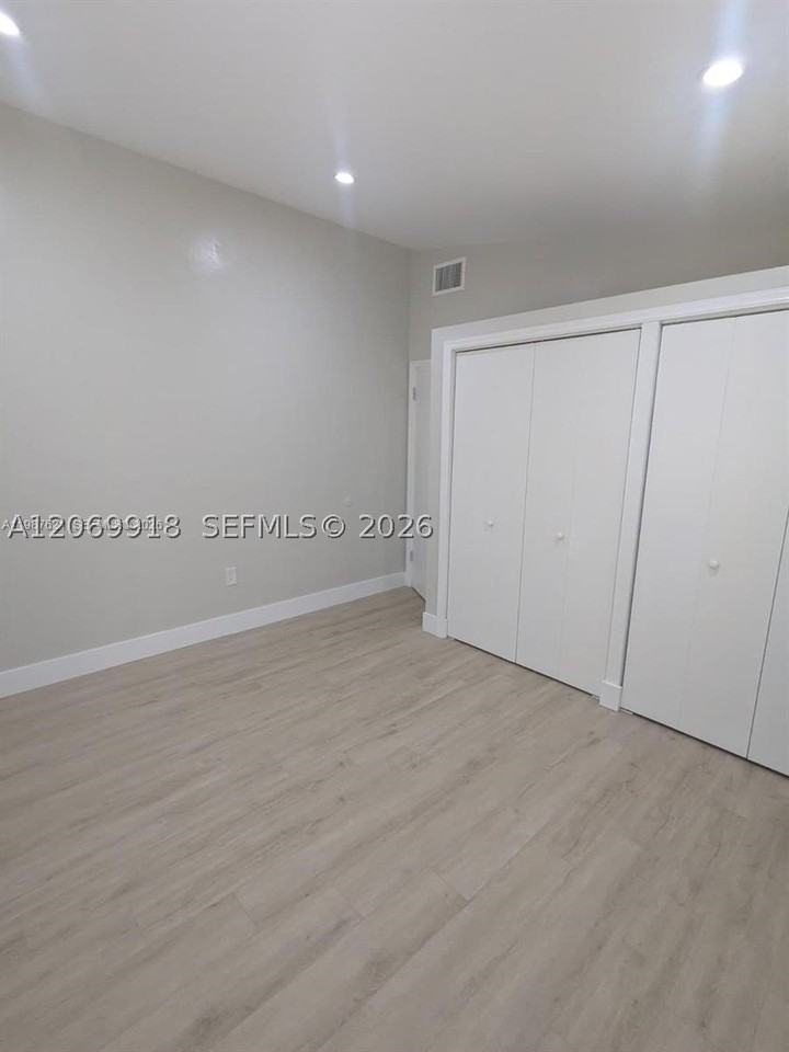 630 Se 3rd Pl - Photo 6 of 12