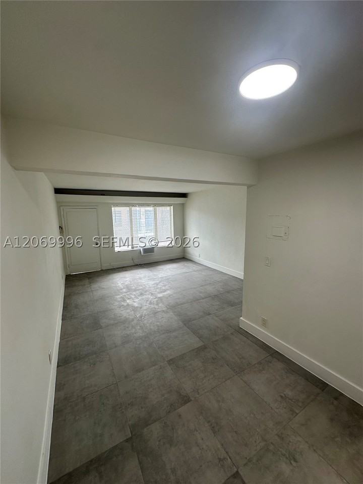 1225 Normandy Dr #8 - Photo 3 of 6