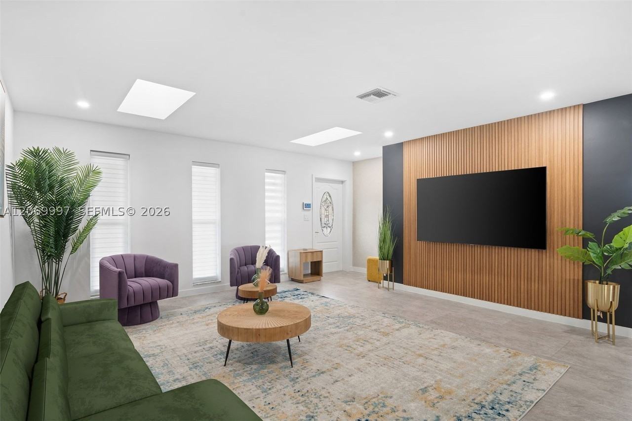 208 Se 4th Ter - Photo 5 of 35