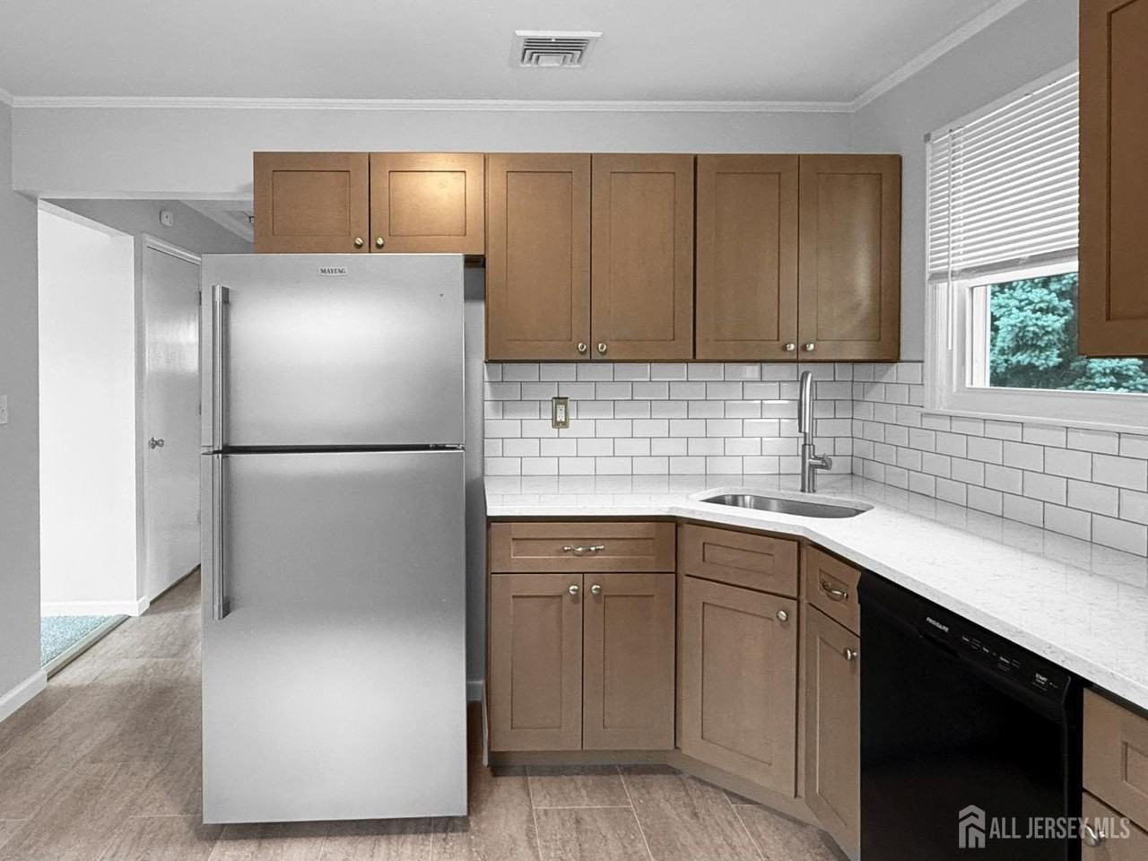 19 Van Buren Ave - Photo 5 of 18
