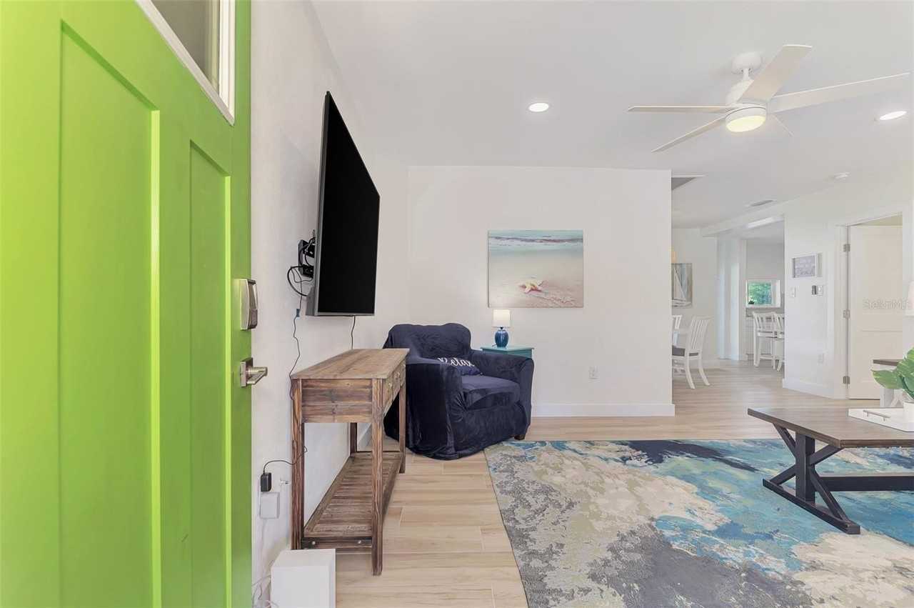 1731 Redwood St - Photo 5 of 43