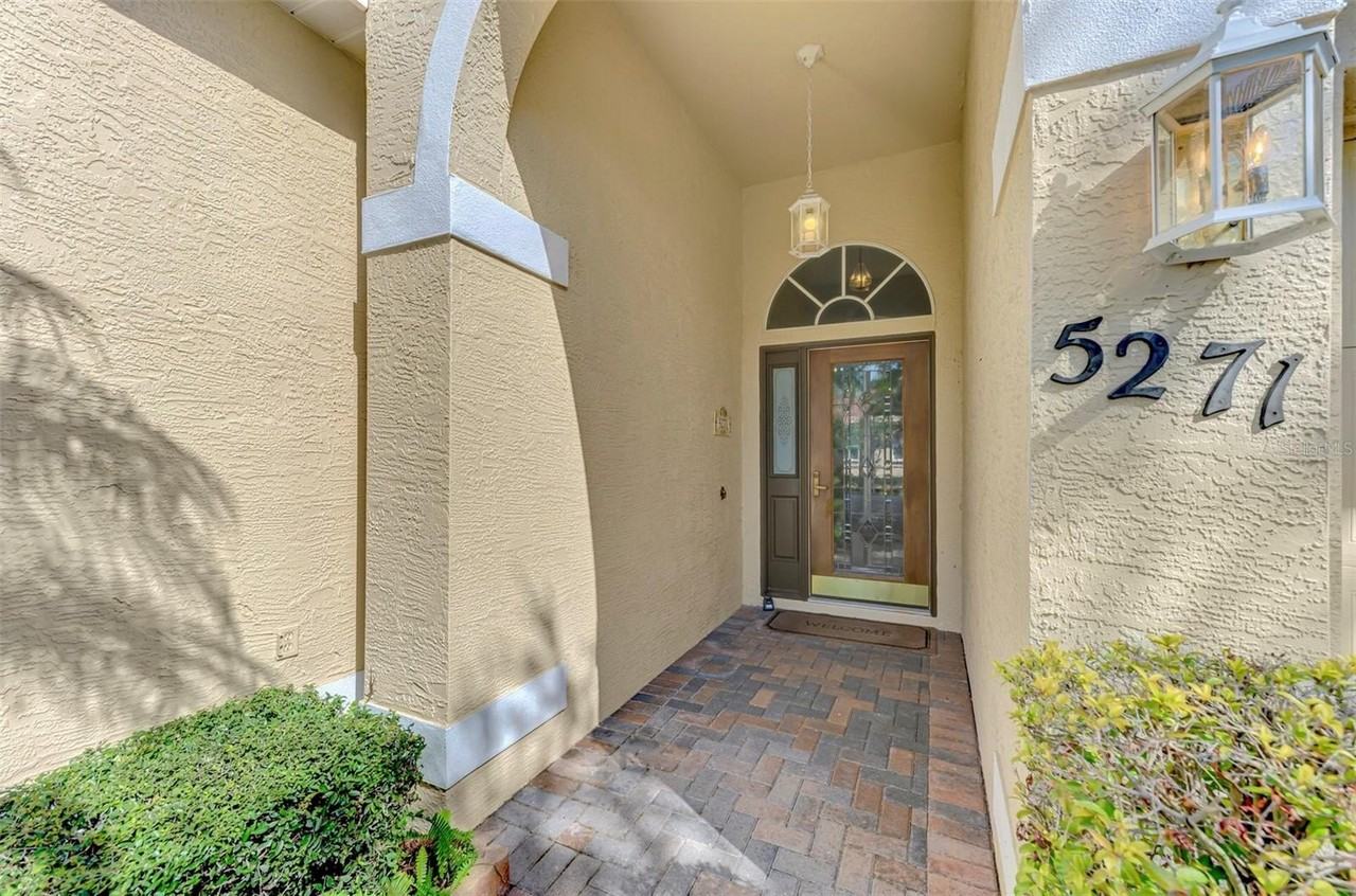 5271 Highbury Cir - Photo 4 of 50