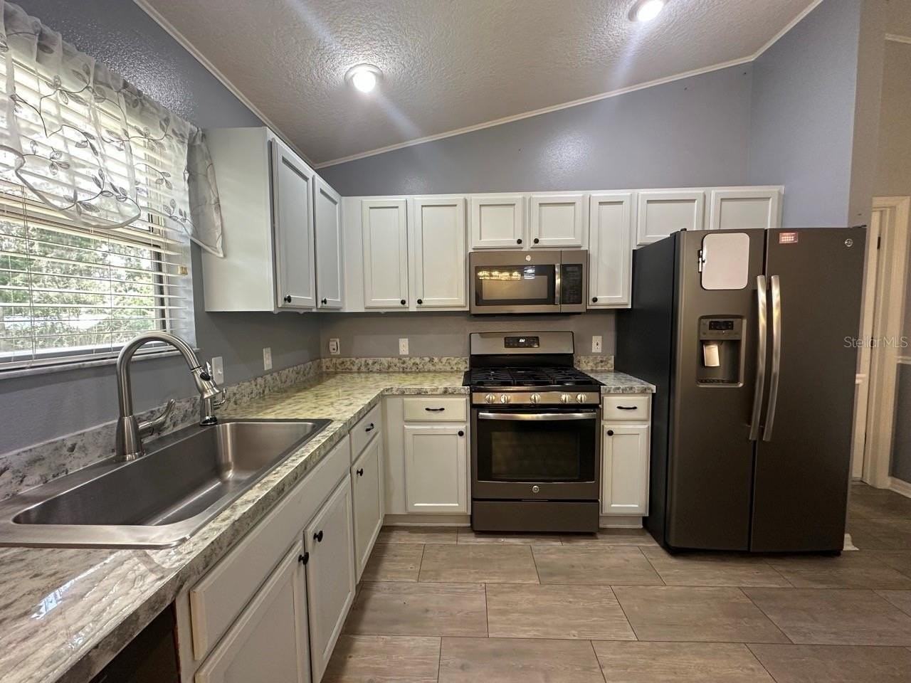104 Cherry Blossom Ln - Photo 4 of 26