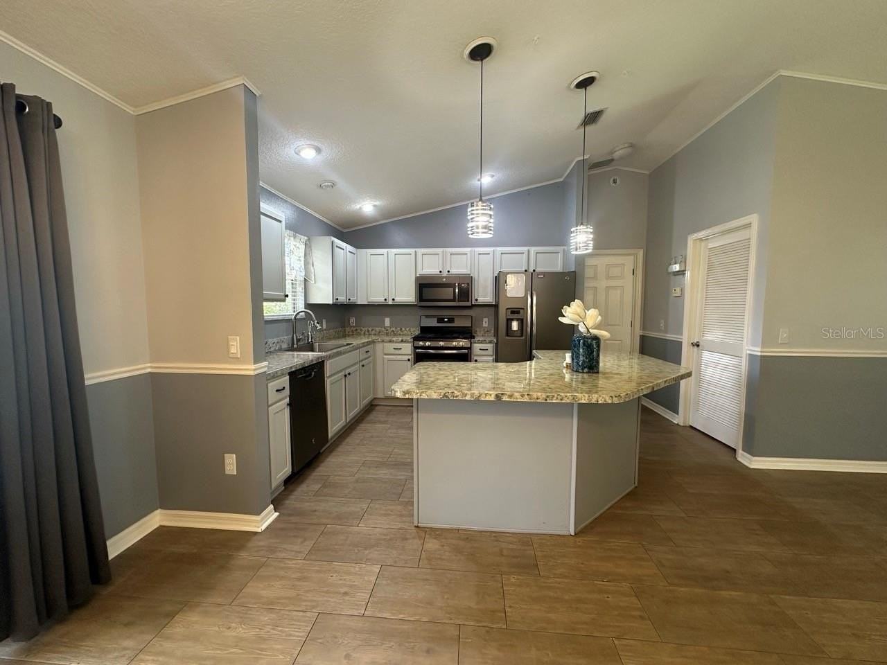 104 Cherry Blossom Ln - Photo 7 of 26