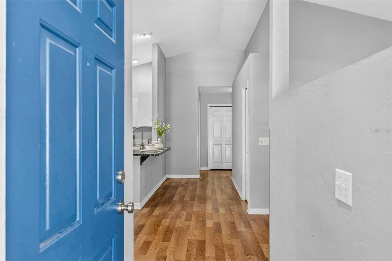 2115 Sw 72nd St - Photo 4 of 29
