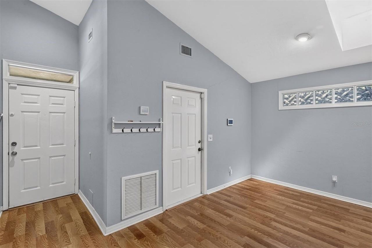2115 Sw 72nd St - Photo 5 of 29