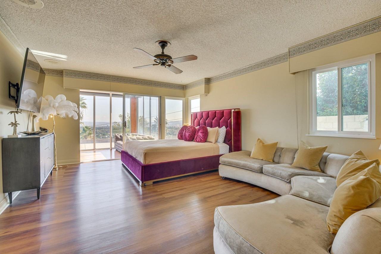 Edgerton Dr - Photo 3 of 9