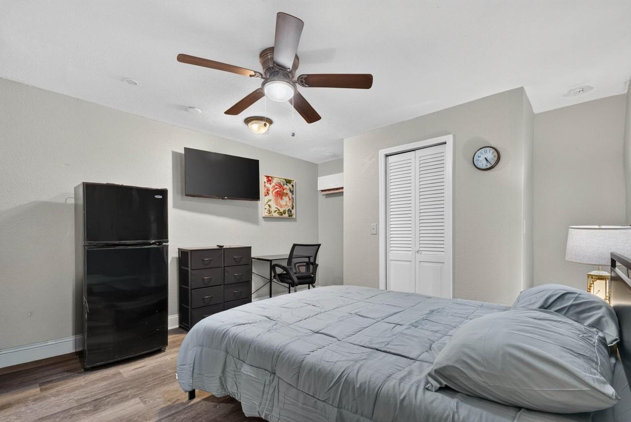W Farwell Dr - Photo 4 of 9