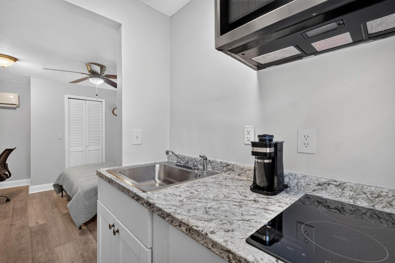 W Farwell Dr - Photo 6 of 9