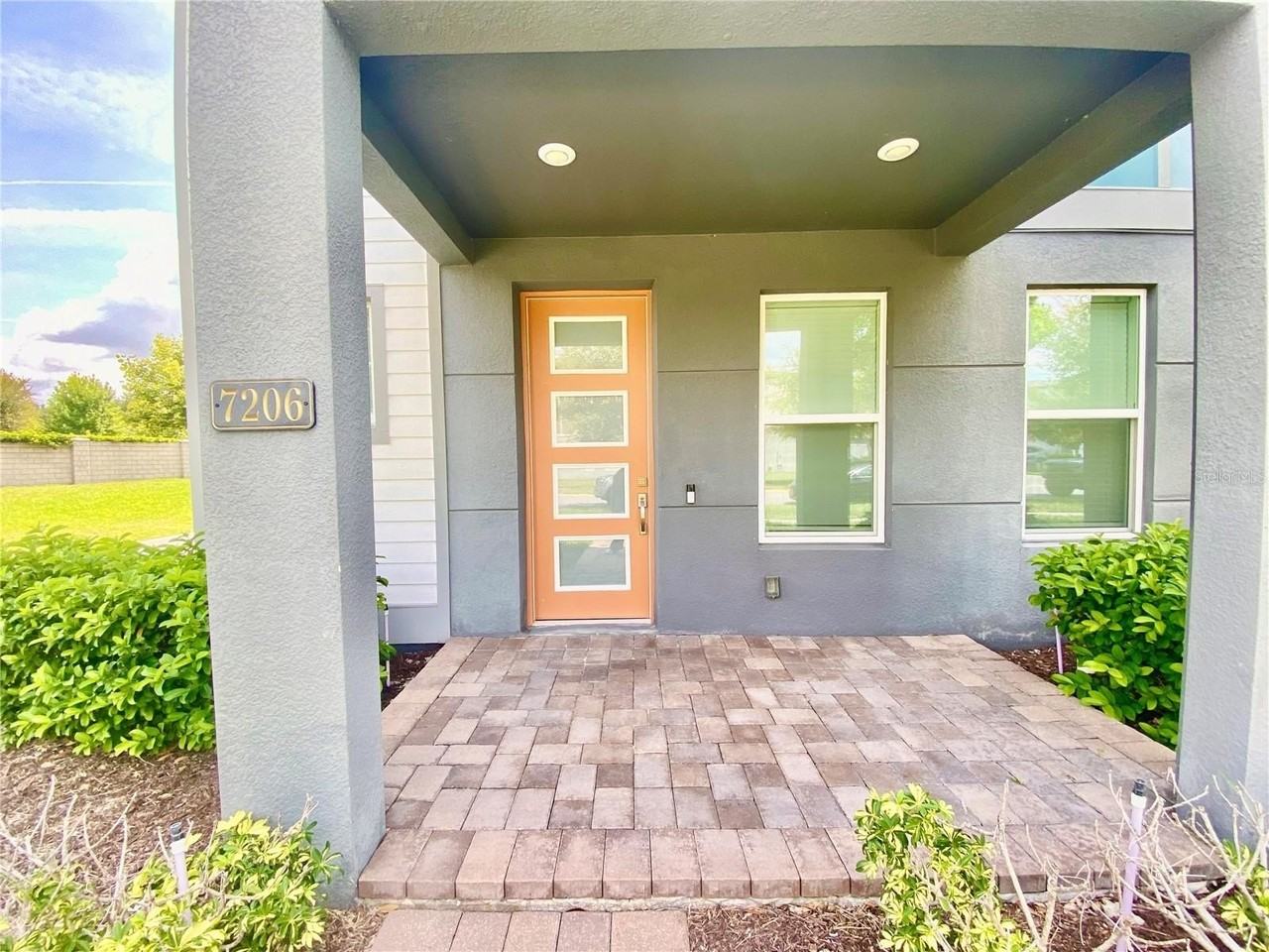 7206 Carrickbend Ln - Photo 2 of 50