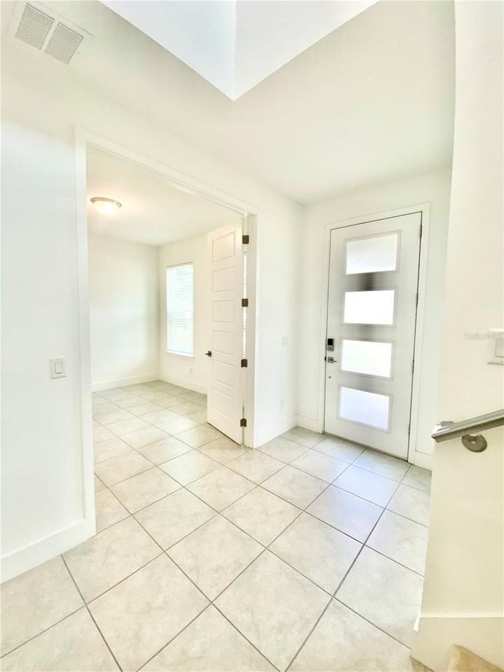7206 Carrickbend Ln - Photo 7 of 50