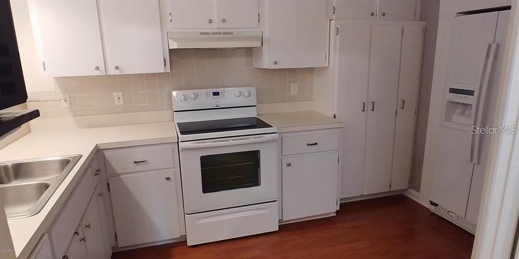 2028 Nw 50th Ave - Photo 2 of 9