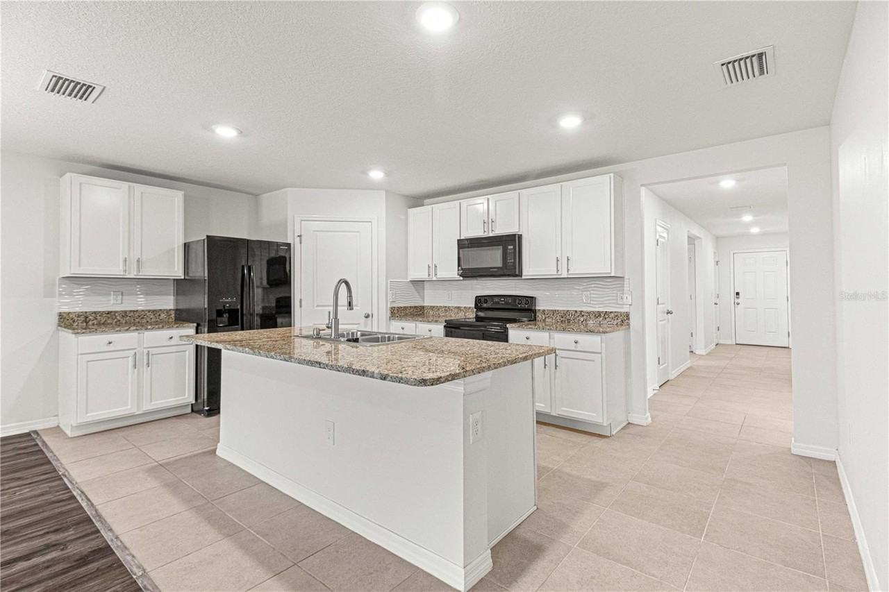 8687 Sw 49th Ter - Photo 7 of 26