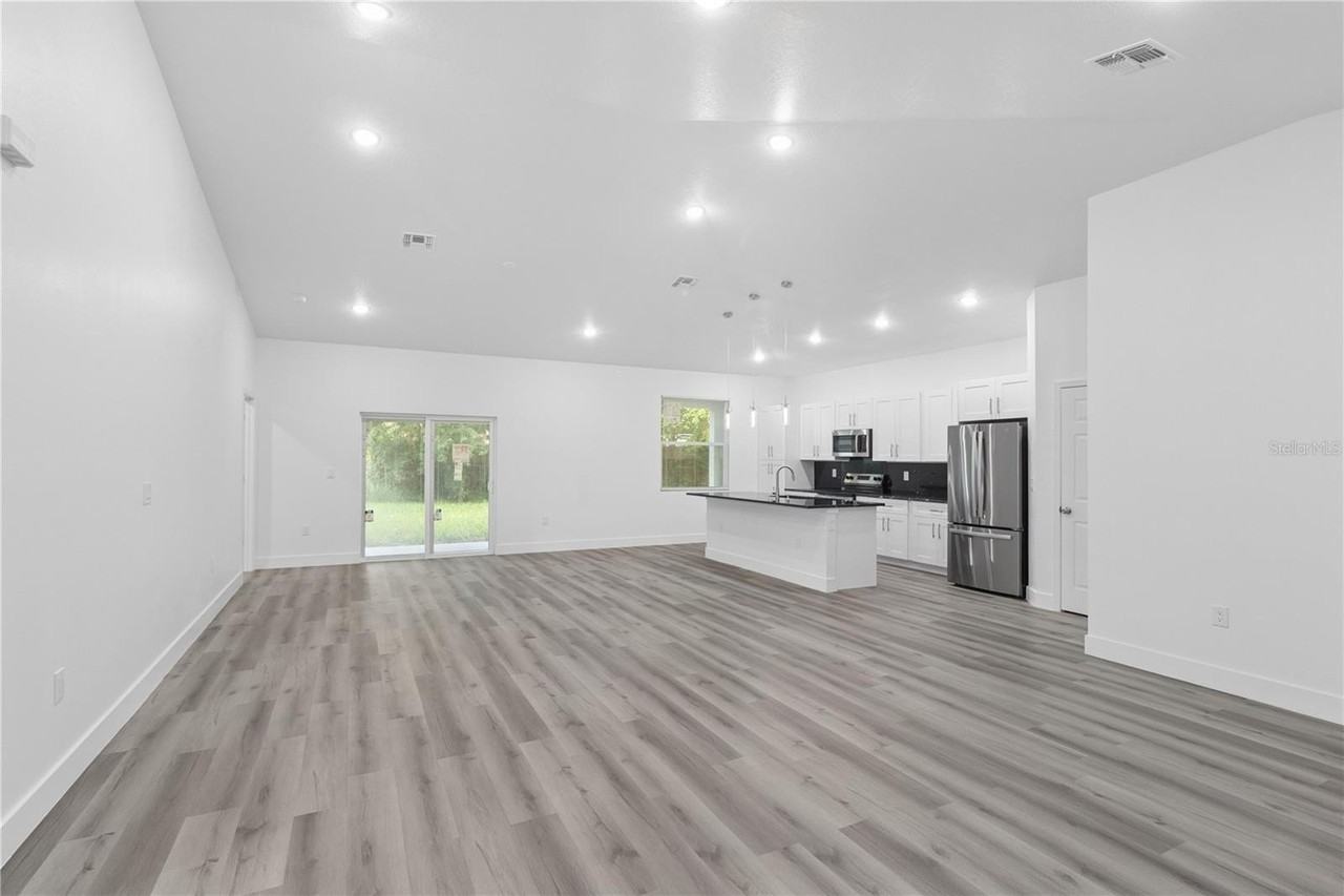 1449 Kathleen Rd - Photo 3 of 19