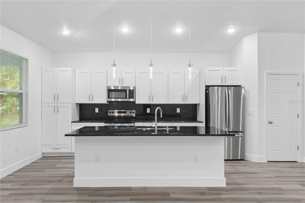 1449 Kathleen Rd - Photo 4 of 19