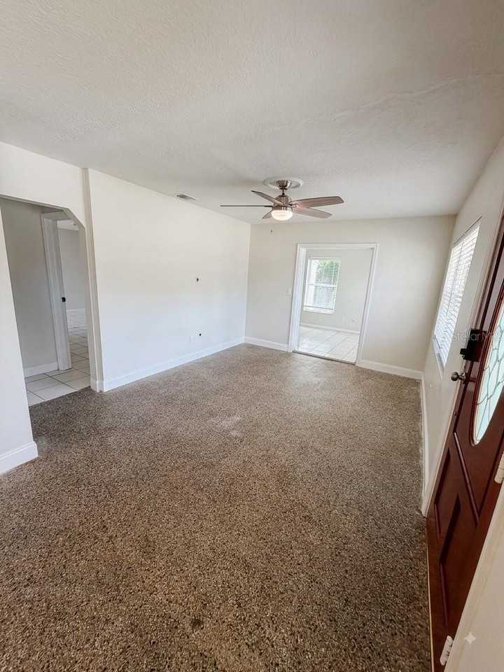 2119 W Henry Ave - Photo 3 of 22
