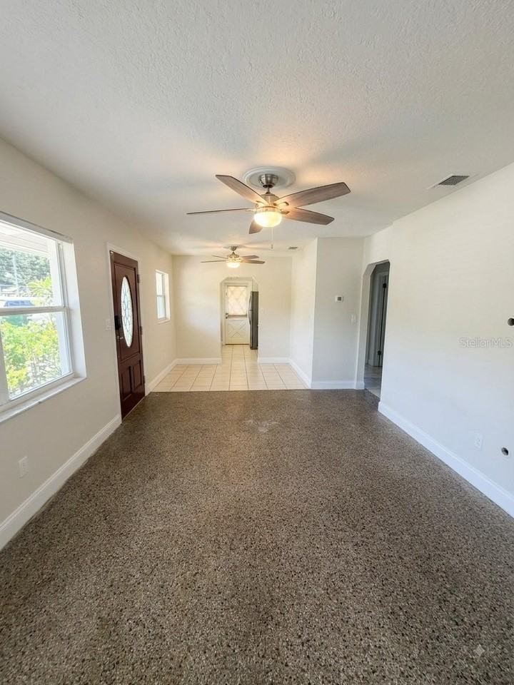 2119 W Henry Ave - Photo 4 of 22