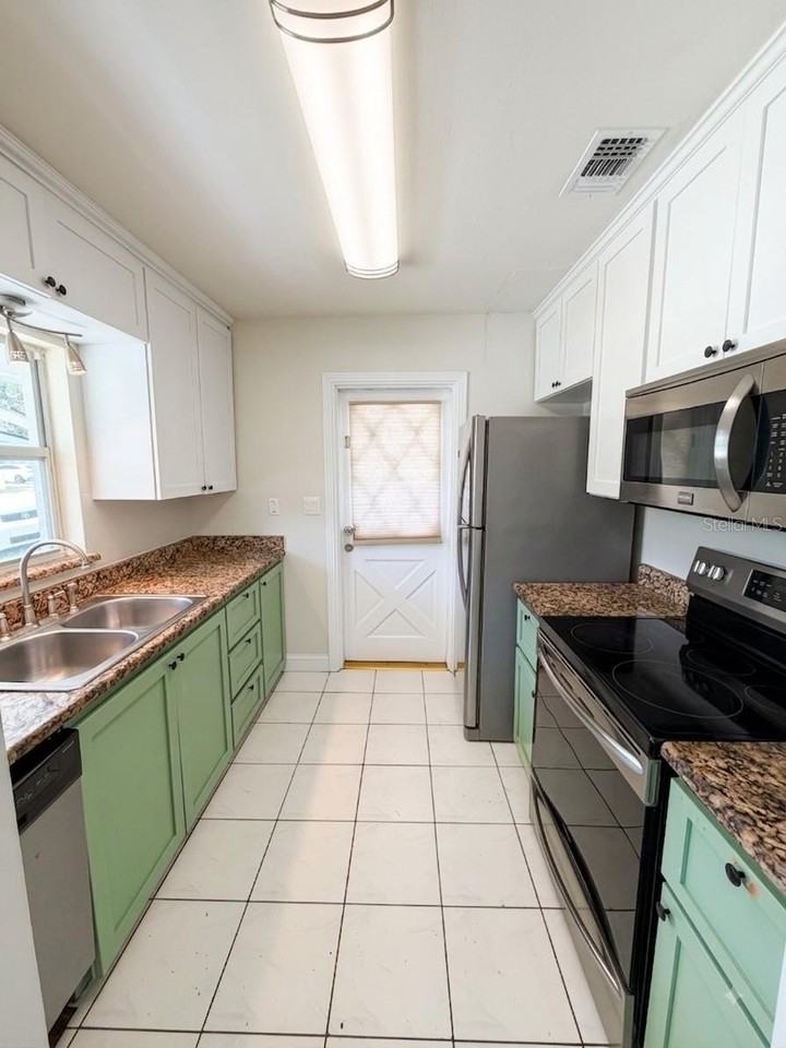 2119 W Henry Ave - Photo 6 of 22