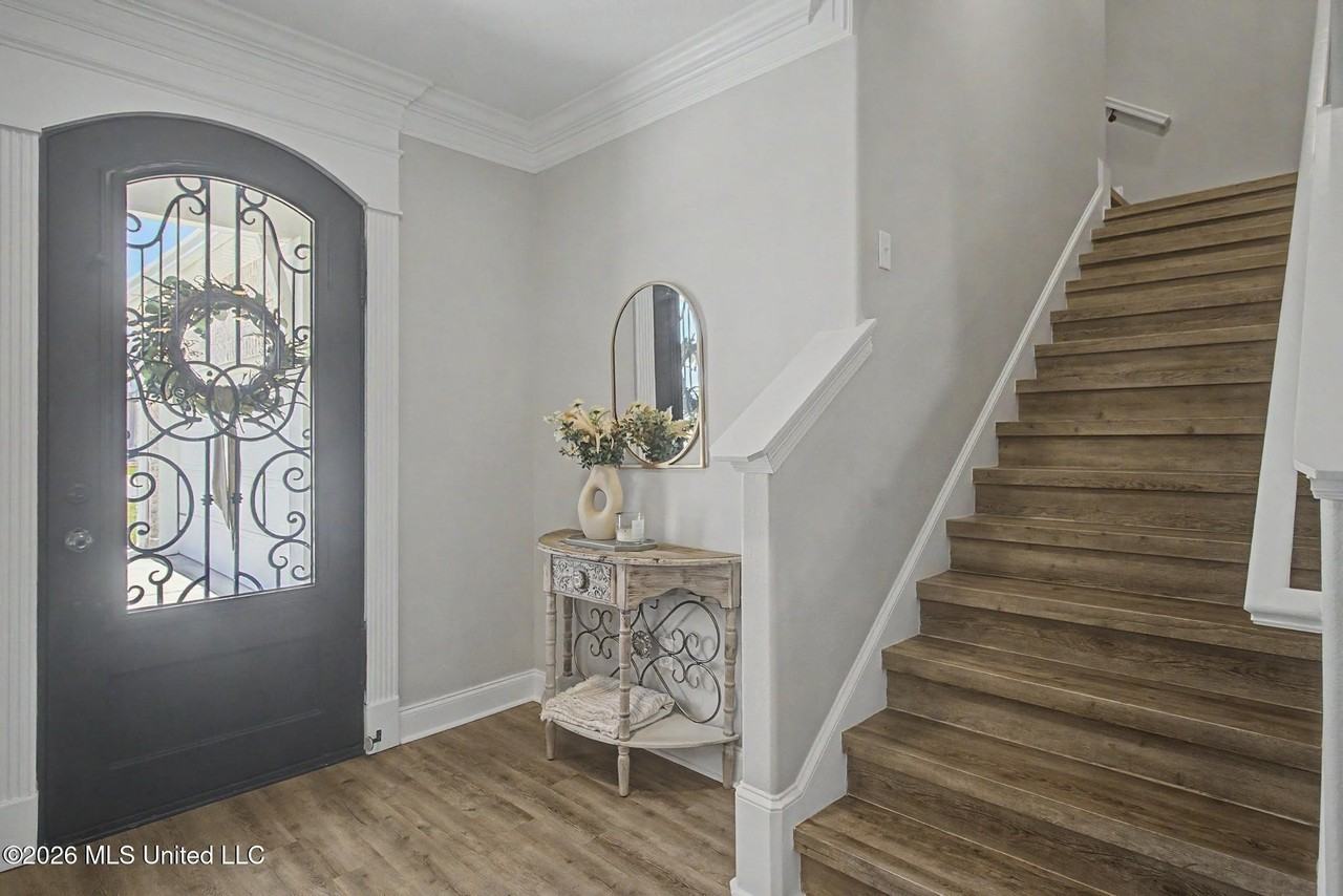 6812 Enclave Ln - Photo 2 of 37