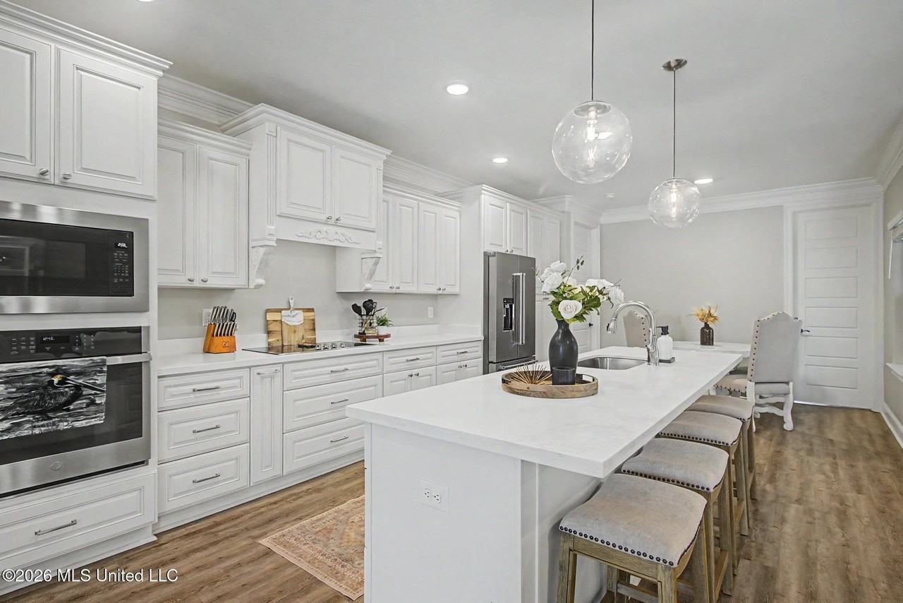 6812 Enclave Ln - Photo 4 of 37