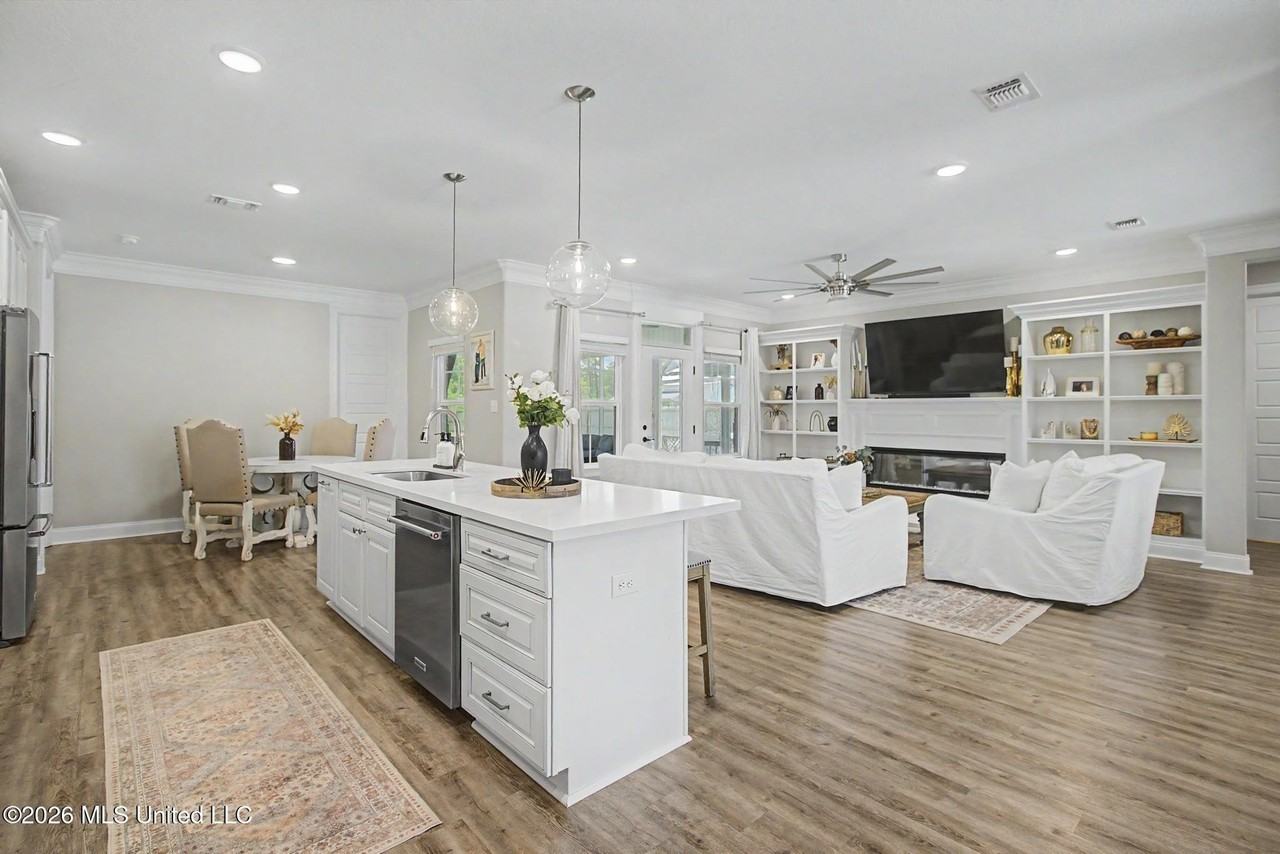 6812 Enclave Ln - Photo 6 of 37