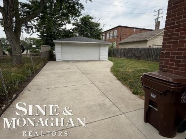 1555 Anita Ave - Photo 2 of 7