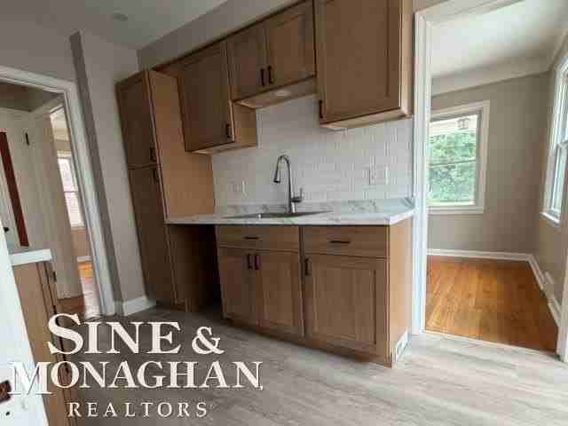 1555 Anita Ave - Photo 3 of 7