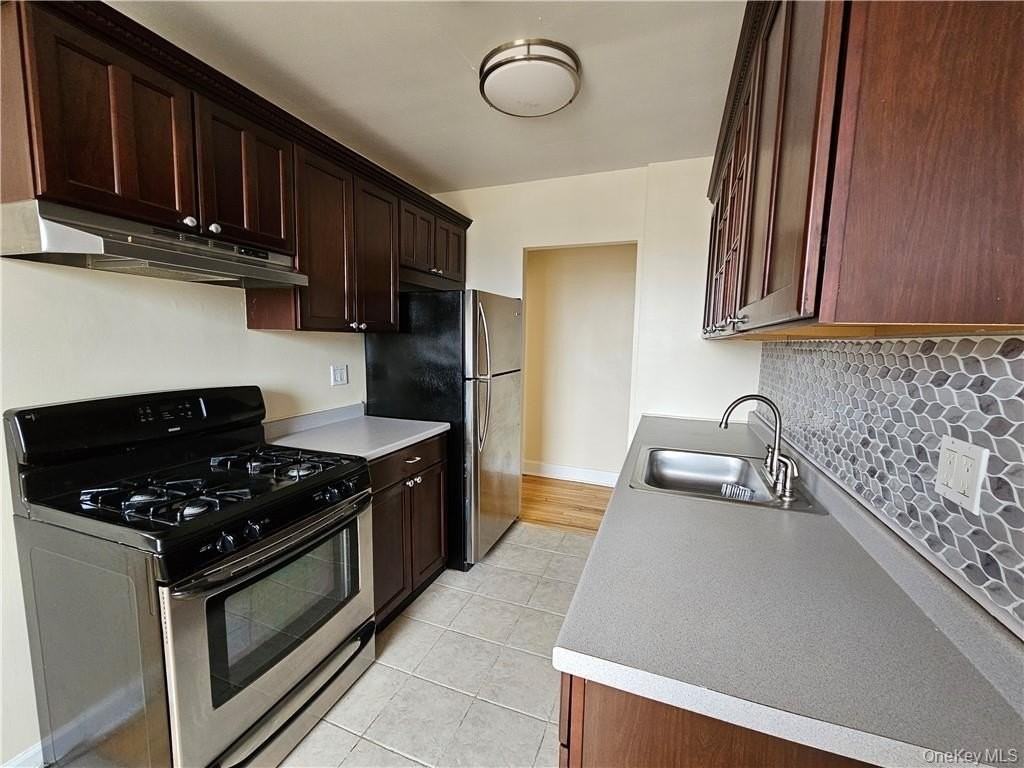 7 Greenridge Ave #C7 - Photo 2 of 22