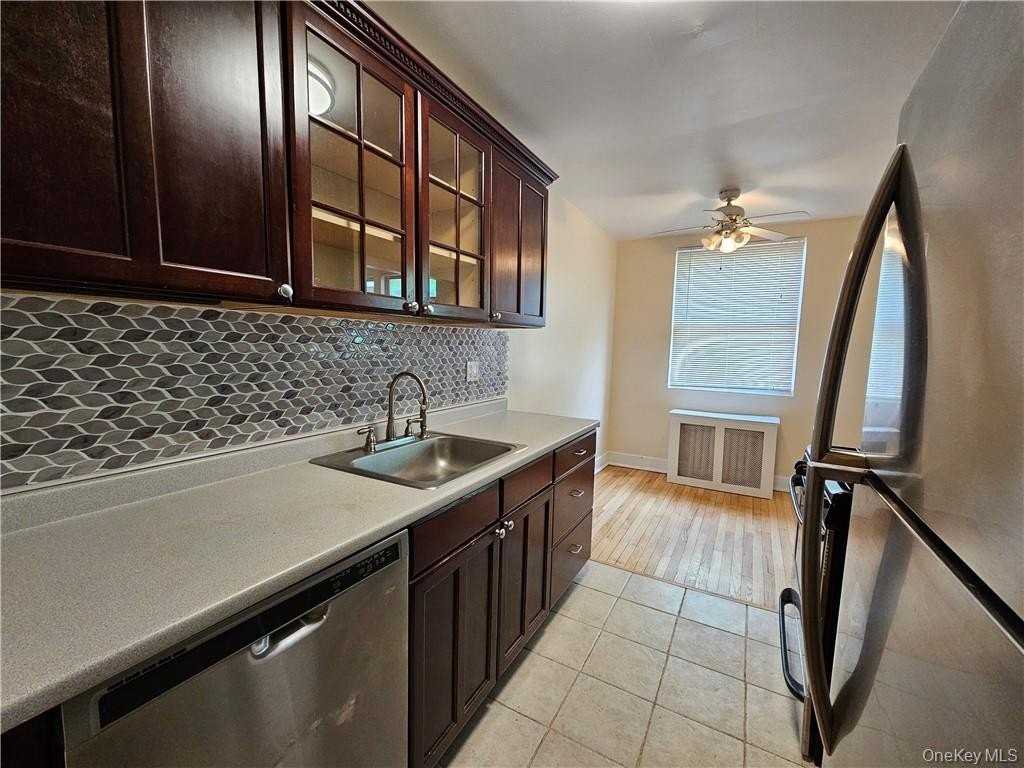 7 Greenridge Ave #C7 - Photo 3 of 22