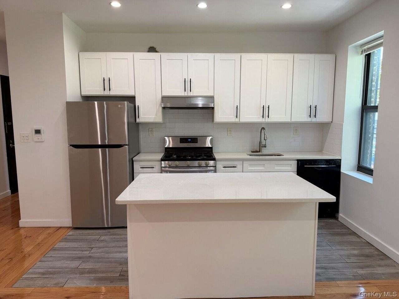 906 Gerard Ave #3B - Photo 3 of 5